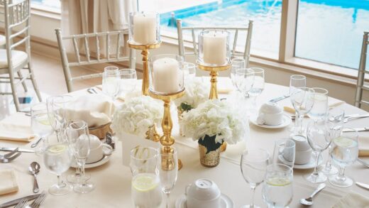 Udekorowany stół cateringowy na wesele
